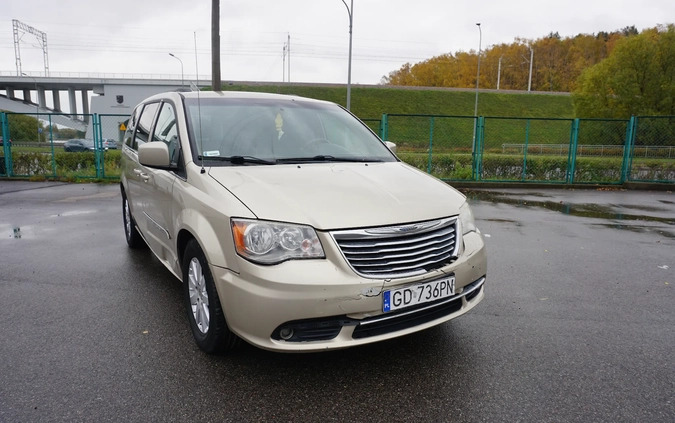 Chrysler Town &amp; Country cena 26990 przebieg: 247000, rok produkcji 2014 z Gdańsk małe 121